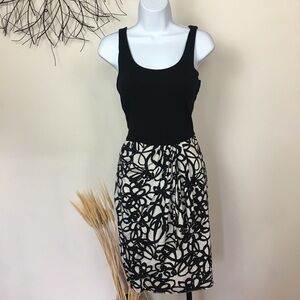 🎈🎈🎈DKNY  sleeveless work career dress. Black white 🎈🎈🎈